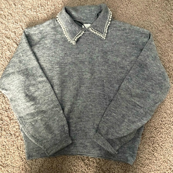 Grey pearl collared sweater - Picture 3 of 3
